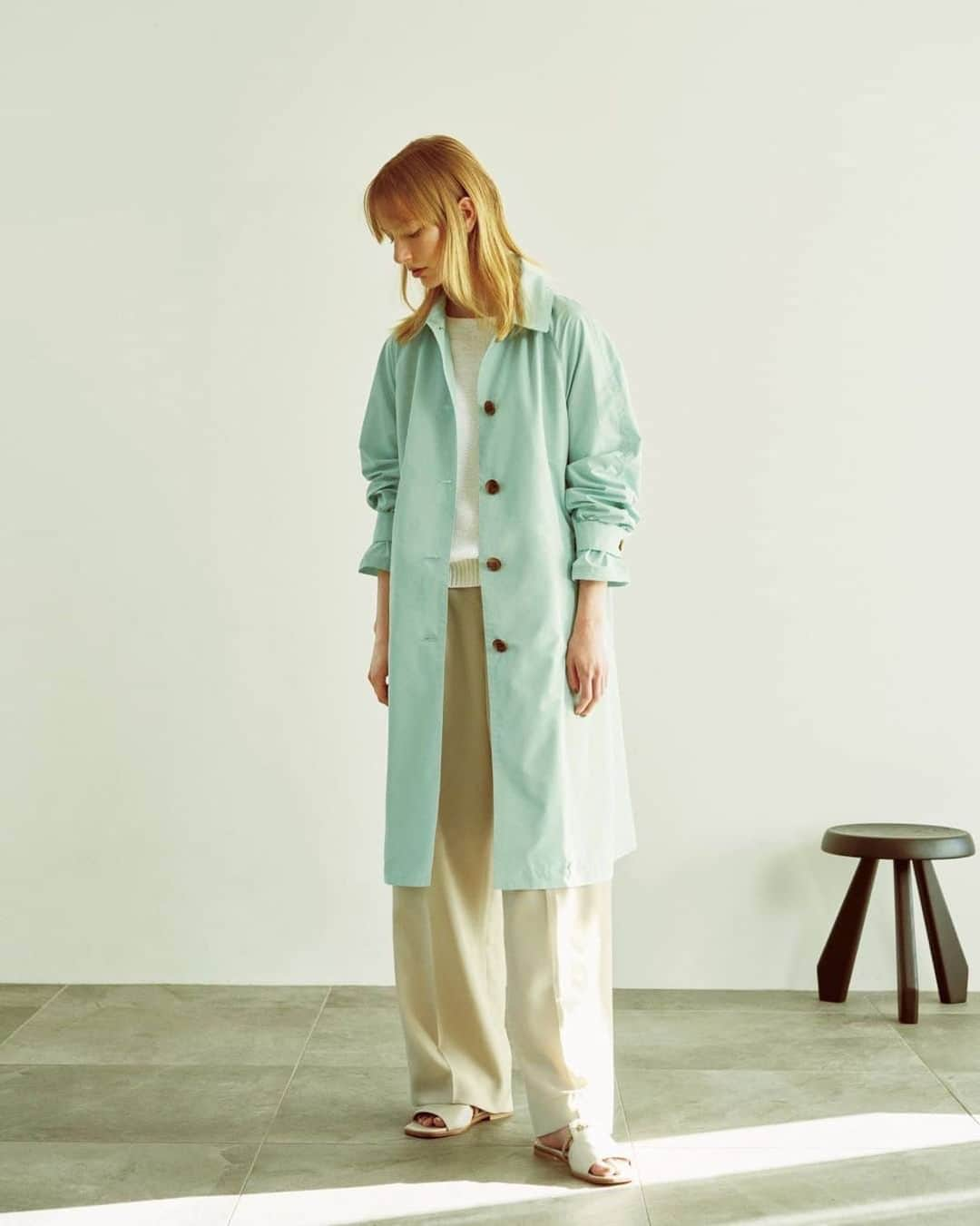 アクアスキュータムのインスタグラム：「.  AQUASCUTUM RAIN ITEMS☔️for WOMEN  雨の日も晴れやかに乗り切る、Aquascutumのレインアイテムをご紹介いたします。   レディスのレインコートのデザインは、ダブルブレストとシングルステンカラーの2型、カラーは、ブラウン・ネイビー・ペールブルーの3色展開です。 カラーはもちろん、デザインによって雰囲気が変わるため、ライフスタイルや理想のスタイルに合わせてお選びいただけます。  5003250031 #SORELAタフタトレンチコート  5003250131 #SORELAタフタステンカラーコート  5003250231 #クラブチェックタフタトレンチコート  #aquascutum #アクアスキュータム #trenchcoat #springcoat #london #トレンチコート #スプリングス #英国 #トラッド #ロンドン」