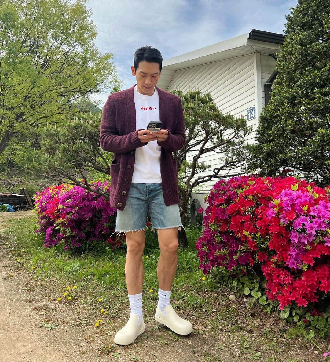 RAIN（ピ）さんのインスタグラム写真 - (RAIN（ピ）Instagram)「촬영중~꽃놀이…🌸🌺」4月22日 11時30分 - rain_oppa