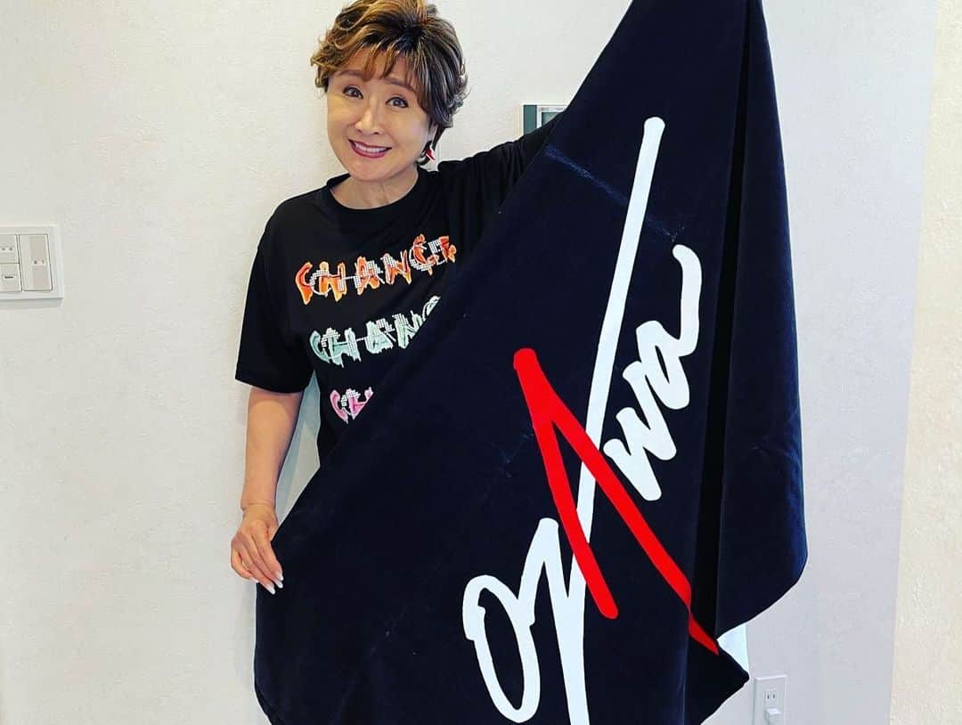 小沢仁志さんのインスタグラム写真 - (小沢仁志Instagram)「おはようさん❗️ 幸子姐とOZAWAタオル このタオルのロゴは 俺のデザイン❗️」4月22日 11時33分 - ozawa_hitoshi