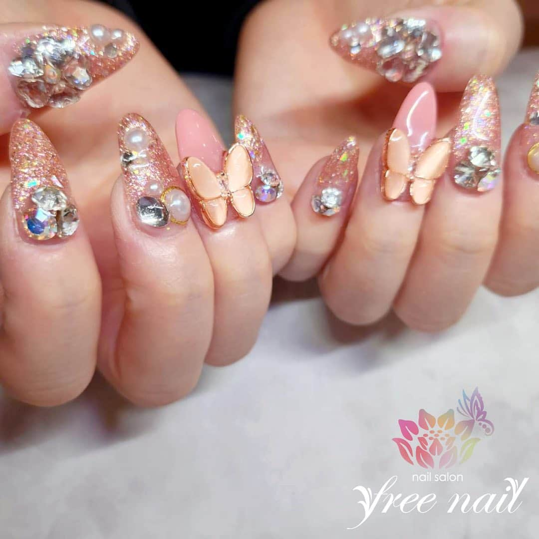 free nail フリーネイルさんのインスタグラム写真 - (free nail フリーネイルInstagram)「. お客様ネイル💅🏻🪷 . 春色ピンクネイル🌸🌷🌸🌷 . 大人気パーツで華やか🦋💎🌸🌷 . ご来店ありがとうございました🙇🏻‍♀️🙇🏻‍♀️🙇🏻‍♀️💗 . #ネイルアート #ジェルネイル #ネイルサロン #大阪ネイルサロン #ネイルデザイン #ネイルチェンジ #グリッターネイル #ビジューネイル #バタフライネイル #ちょうちょネイル #ピンクネイル #キラキラネイル #デザインネイル #トレンドネイル #おしゃれネイル #ネイルパーツ #春ネイル #springnails #nailsart #nailsdid #美甲 #日式美甲 #日式美甲胶 #日本美甲师 #日本美甲老师 #美甲上课 #日本胶 #フリーネイル #freenail」4月22日 11時47分 - freenail_jpn