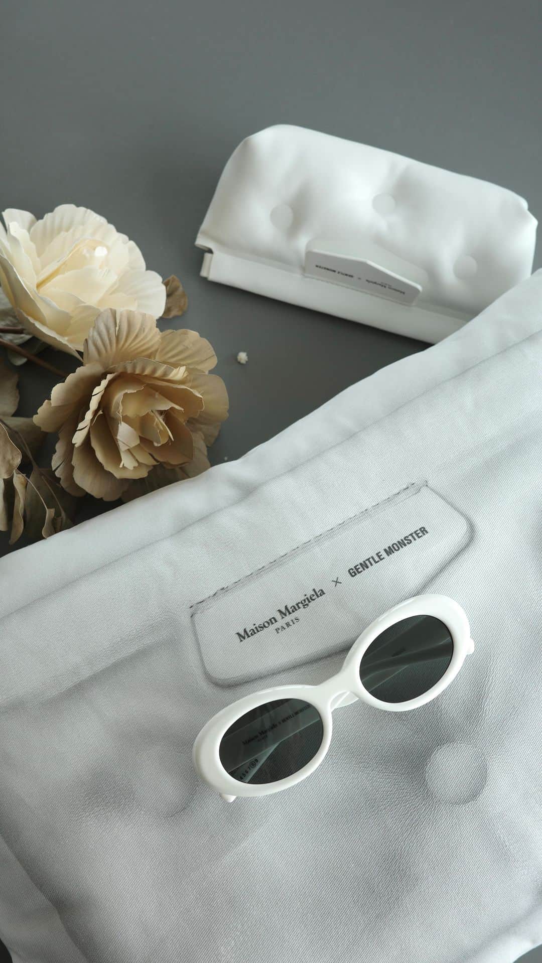 アン・カーティスのインスタグラム：「Ohh stunner @gentlemonster x @maisonmargiela 🤍🦢🐻‍❄️ coming with me to nyc ✈️ @pattyang_ 😘」