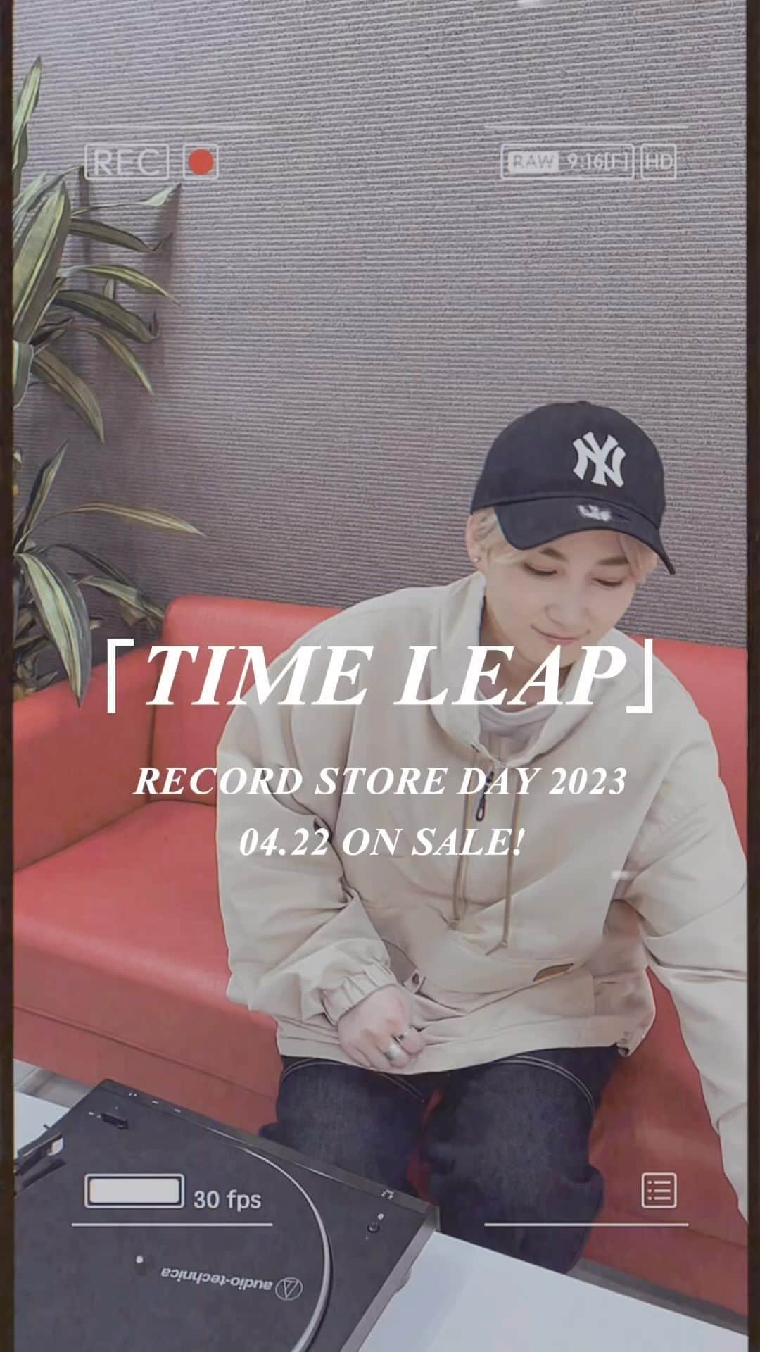 佐藤千亜妃のインスタグラム：「ついに本日「TIME LEAP」アナログ盤が発売🎉 様々なレコードショップ、オンラインで販売してます！ 詳細はRecord Store Day 2023のHPをチェック👀  #recordstoreday #recordstoreday2023 #TIMELEAP #佐藤千亜妃」