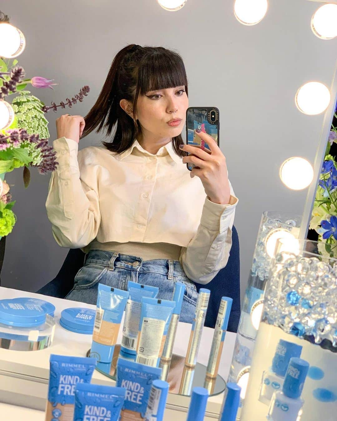 サマンサ麻里子のインスタグラム：「RIMMEL x My Little Box💙  Checked out @rimmellondon_jp Kind & Free collection, where all products are clean & vegan 🌱   リンメルのKind & Free コレクションの商品は100%ヴィーガン&クリーン処方🌱  ＃リンメル ＃カインドアンドフリー ＃はじめてのクリーンビューティー #rimmel #kindandfree #cleanbeauty #veganbeauty #mylittlebox」