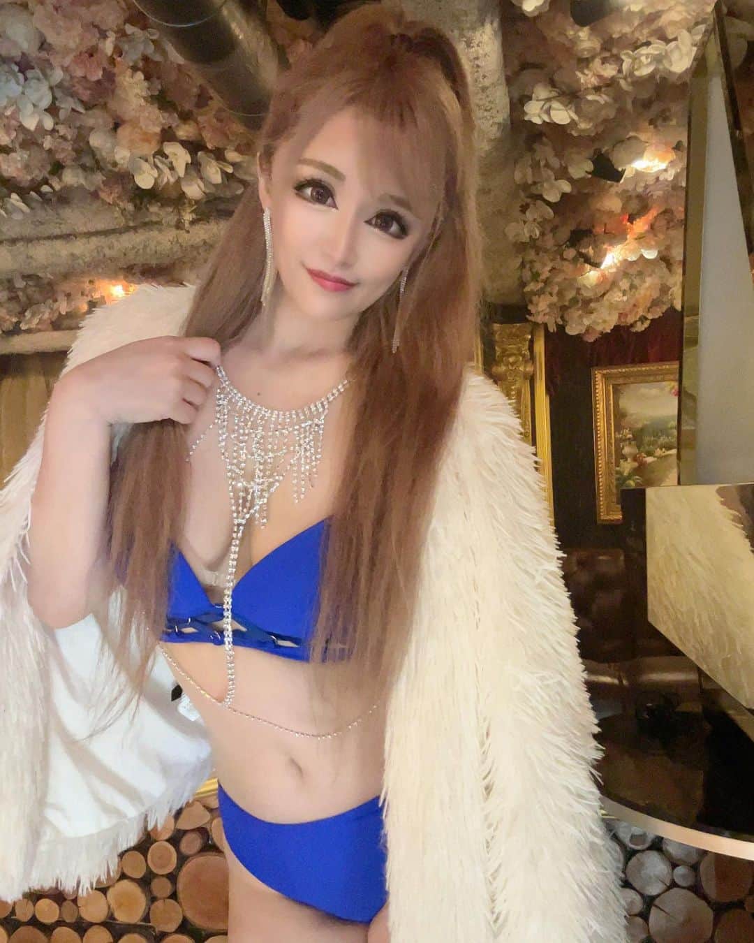 REIRAのインスタグラム：「💙GHQ💙new衣装ビキニ💙」