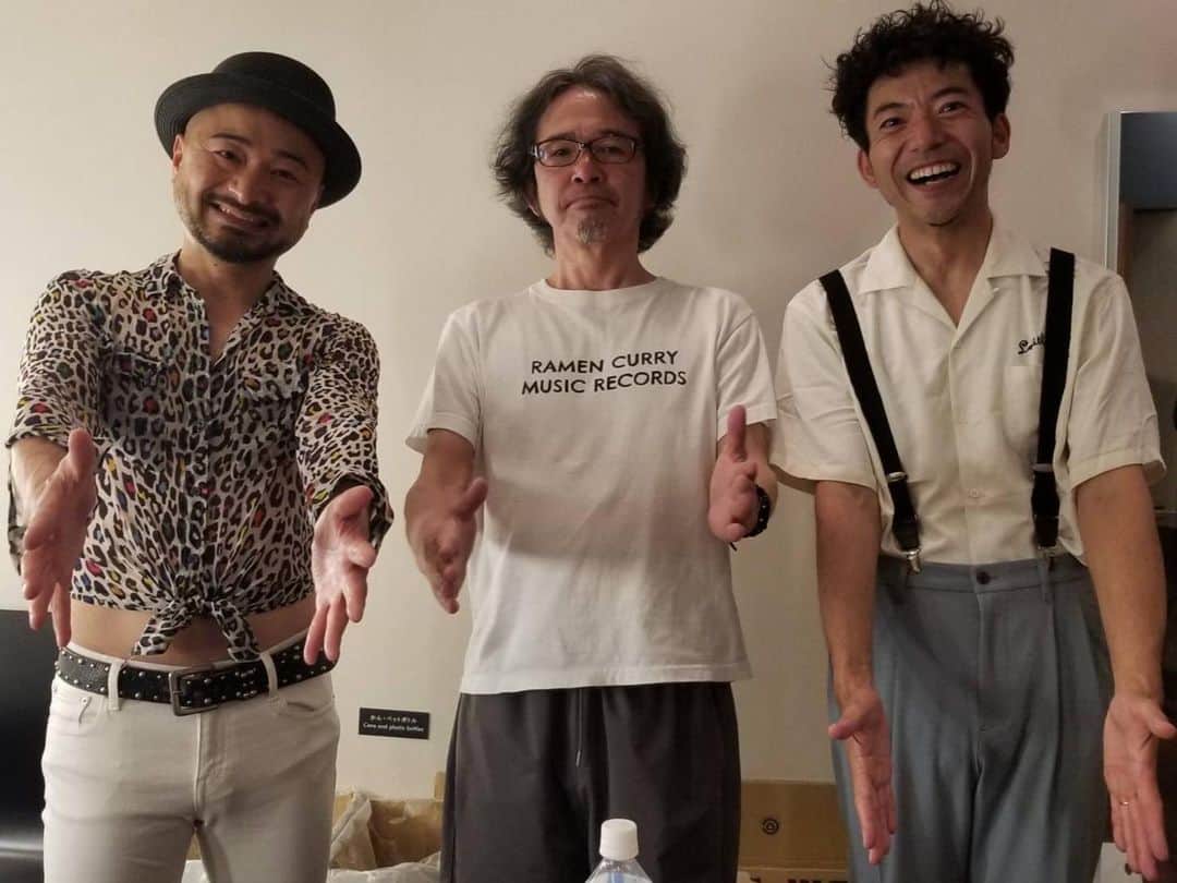 のインスタグラム：「昨日のガチンコマッチ、ありがとうございました。 個人的には、喫煙所で奥田さんと二人きりになったとき、奥田さんが空を見ながら「雨ふるのかなー」と聞かれて、野ばらの歌い出しを思い出して勝手に感動しました。 僕のところは昨日から上り坂です。 本当にありがとうございました！！ #奥田民生 さん #ガチンコマッチ」