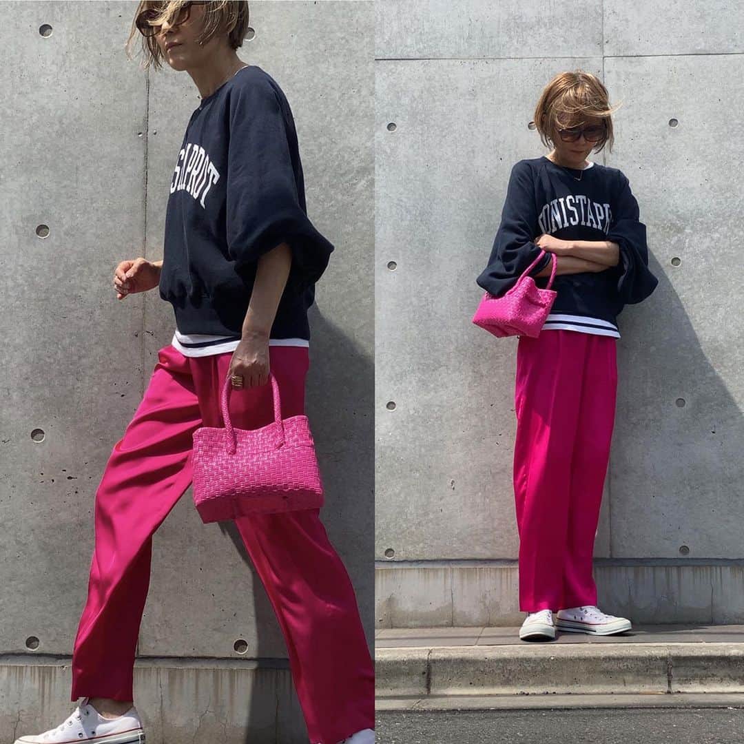 のインスタグラム：「. NEW snap! ♦️Coordinate ・ 2023-04-17 ・ チアフルなフレンチ配色 ・ tops : #protagonista #leminor #miran pants : #berwich bag : #baliwerkstatte accessory : #marascalise #chicalors!paris #gigi shoes : #converse other : #pagani ・ #kkcloset #kkshop #菊池京子　#kyokokikuchi #style #コーデ #coordinate #code #fashion #スナップ #snap #coordinate #ootd #wear #simple #カジュアル #happy #italy #pink #サテン #プラスチック」