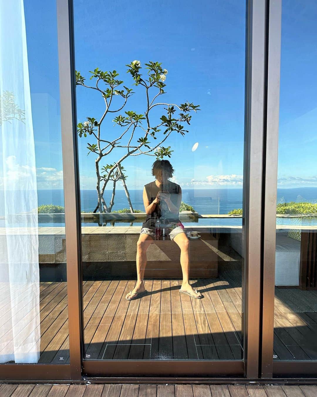 チェン・ボーリンのインスタグラム：「🦄 Daydreaming ……  起床以為回到峇里島☀️😌🏝️」