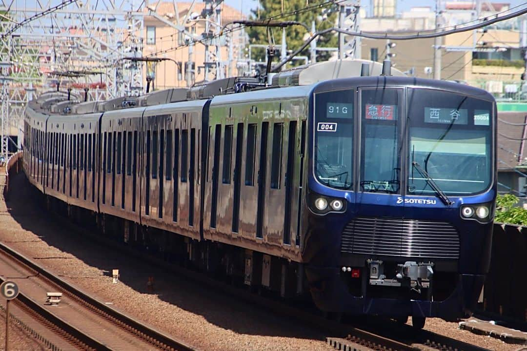 徳永ゆうきさんのインスタグラム写真 - (徳永ゆうきInstagram)「. . 相鉄車が東急線を 駆け抜ける！ . -2023.04.19- . #鉄道写真 #撮り鉄 #鉄道好き #東急 #目黒線 #東急目黒線 #多摩川駅 #相鉄 #相模鉄道 #20000系 #急行 #西谷行き #ヨコハマネイビーブルー」4月22日 12時16分 - tokuchan_1113