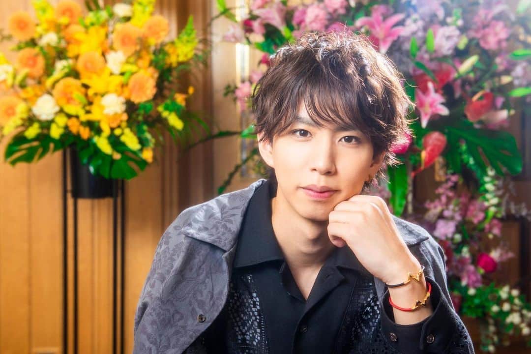 はじめしゃちょーのインスタグラム：「TVガイドWebさんにインタビューしていただきました！  素敵なお写真ありがとうございます😭  撮影/尾崎篤志」