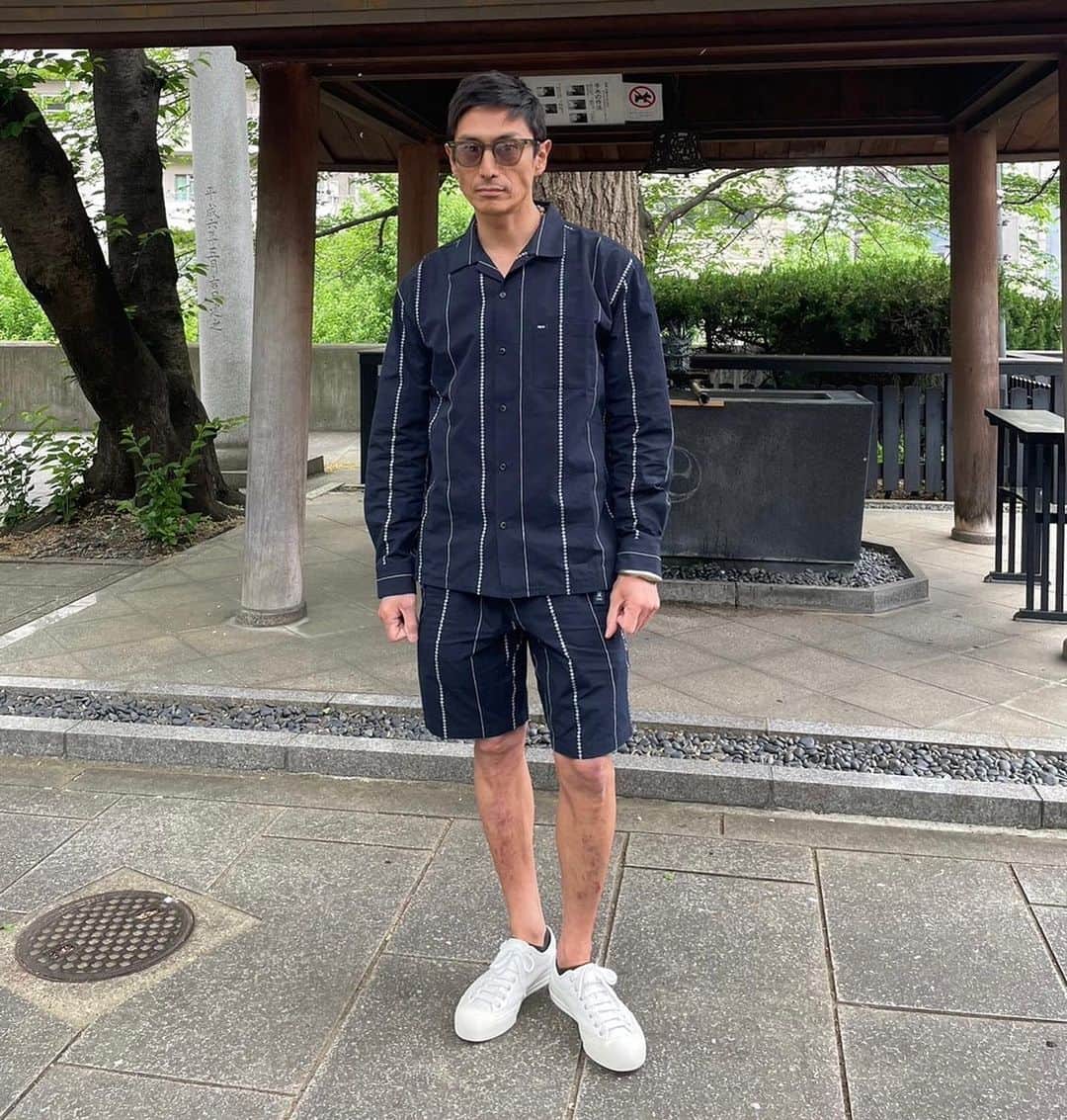伊勢谷友介さんのインスタグラム写真 - (伊勢谷友介Instagram)「東京は新宿にある熊野神社にて。 　これからの季節、しっかりした大人にも、しっくりな特注ジャガード生地のセットアップ。 　旅先で少し上質なものを着たい時にも良きですね。  @roark_japan  #roark #roarkrevivalcanada  #bystreet_or_bytrail  #ロアーク  #ロアークリバイバル」4月22日 12時44分 - iseya_yusuke