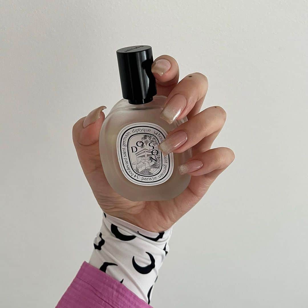 河崎みーなのインスタグラム：「new nail💅🏻🖤 . . . .」
