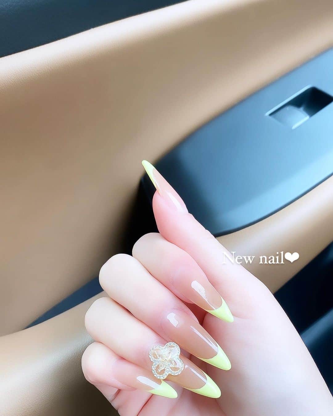 アンジェリカのインスタグラム：「𝐧𝐞𝐰🫶💕 ━━━━━━━━━━━━━━━ 《特別クーポン💅》 私のインスタを見た‼︎で、  ──ご新規様𝑚𝑒𝑛𝑢 ──� ☑︎シンプルジェル￥8500��〜 ☑︎ハンドジェルやり放題￥12500��〜 ☑︎フットジェルやり放題￥12500��〜 ☑︎スカルプやり放題￥18000〜�� �� ✦ご新規様のみ利用可 ✦オフ無料コーティング込み ✦有料パーツ、有料アートはやり放題に含まれていないので、別途かかります。 ✦その他メニューもあるのでお気軽にお問い合わせ下さい。  私の担当𝑦𝑢-𝑘𝑜のインスタ (@YUUUUUUUKO1224)  𝑒𝑦𝑒𝑙𝑎𝑠ℎ & 𝑛𝑎𝑖𝑙𝑠𝑎𝑙𝑜𝑛 𝑙𝑎𝑝𝑖𝑠渋谷本店 お問い合わせ、ご予約はコチラ💁‍♀️ 𝑇𝑒𝑙 0364164998 𝐴𝑑𝑑𝑟𝑒𝑠𝑠 〒150-0042 東京都渋谷区宇田川町33-12 J+RサイドRビル  8F  ---------------------」