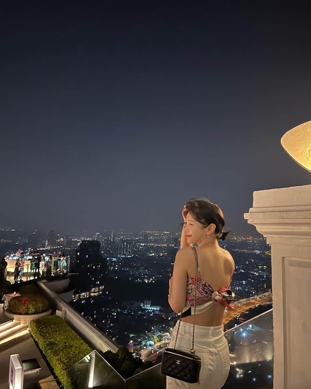 イ・ヌリのインスタグラム：「방콕과 사랑에 빠지다..✨」