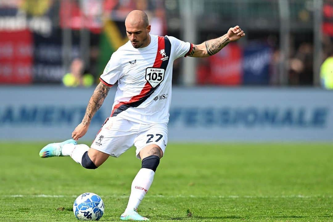 ステファノ・ストゥラーロのインスタグラム：「4 finali !  @genoacfc 🔴🔵 avanti così 💪🏻」