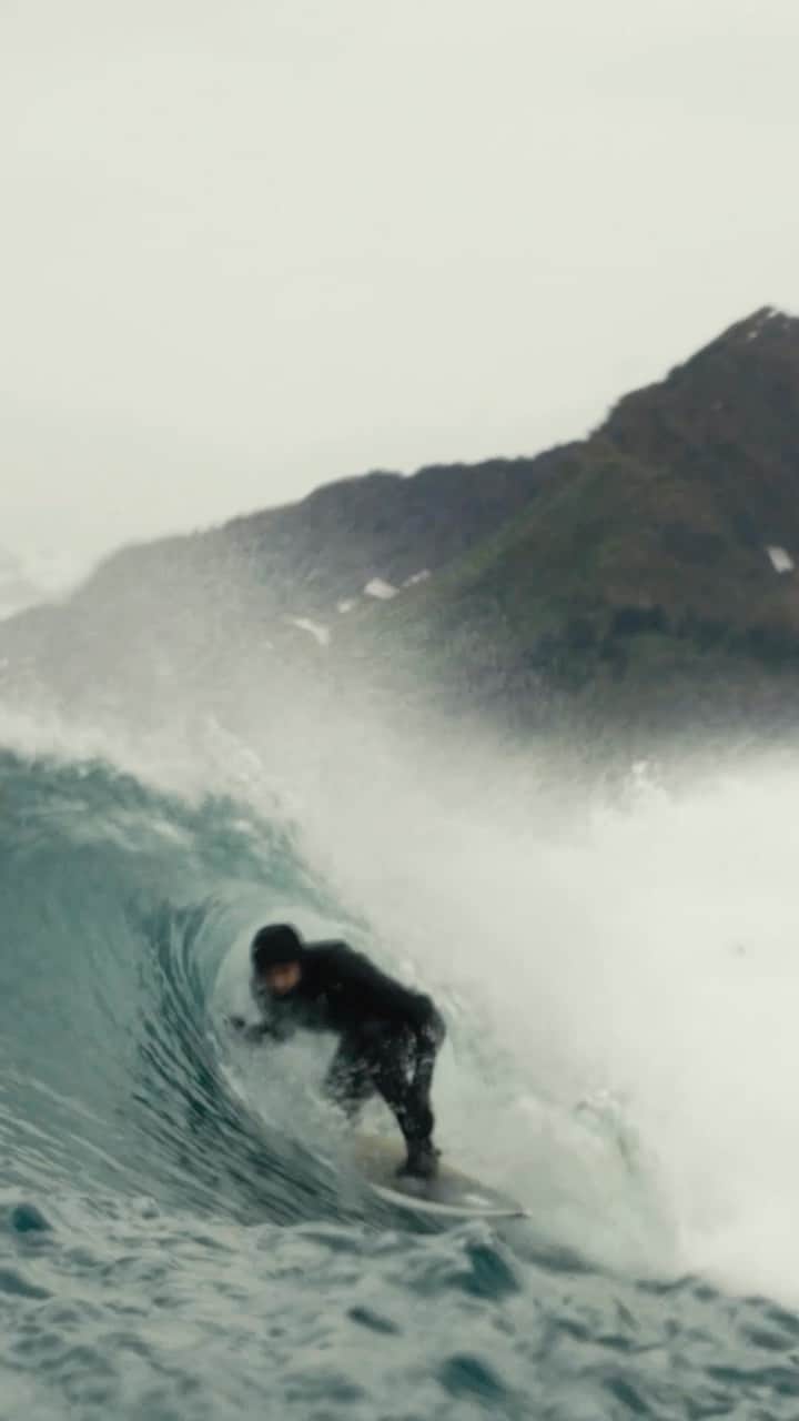 BILLABONG WOMENSのインスタグラム：「We’ve traveled to the ends of the earth in search of swell, witnessed the northern lights in the arctic, paddled out to glaciers in freezing temps, trekked through deserts in South Africa, dried our wetsuits over bonfires and camped on remote beaches in the middle of the Alaskan wilderness... chasing that feeling of being lost and found at the same time. This Earth Day, we’re proud to announce that from now on, 100% of our Adventure Division line is made from eco-conscious materials. Because the truth is... there’s so much we haven’t seen yet. No matter where you’re headed next, adventure consciously.   #BillabongAdventureDivison」