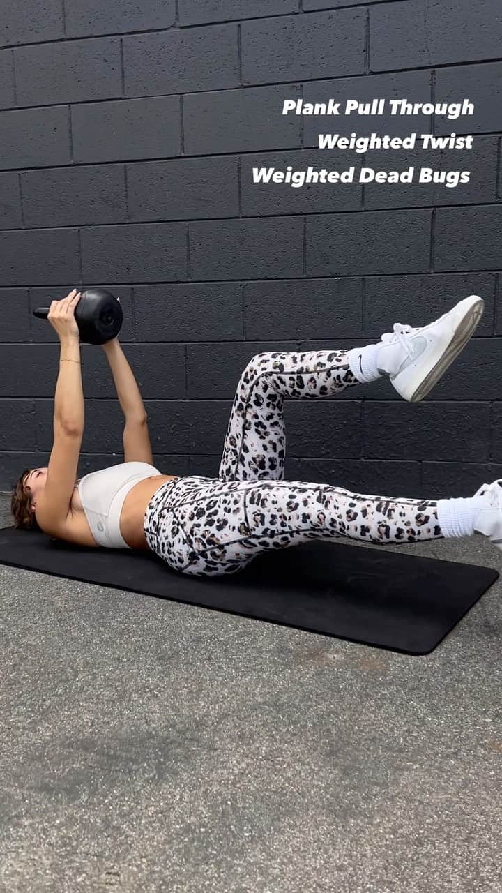 アナ・チエリのインスタグラム：「Try this Ab Set to Set your core on FIRE!  🔥👇🏽👇🏽👇🏽  Plank pull through  1min Weighted twist  1min Weighted dead bugs  1min KB Overhead March Right Arm  30 sec KB Overhead March Left Arm  30sec  4 min total Ab circuit  Repeat 3x   Add this onto your next workout! Save it, Send it to a friend 🙌🏽」