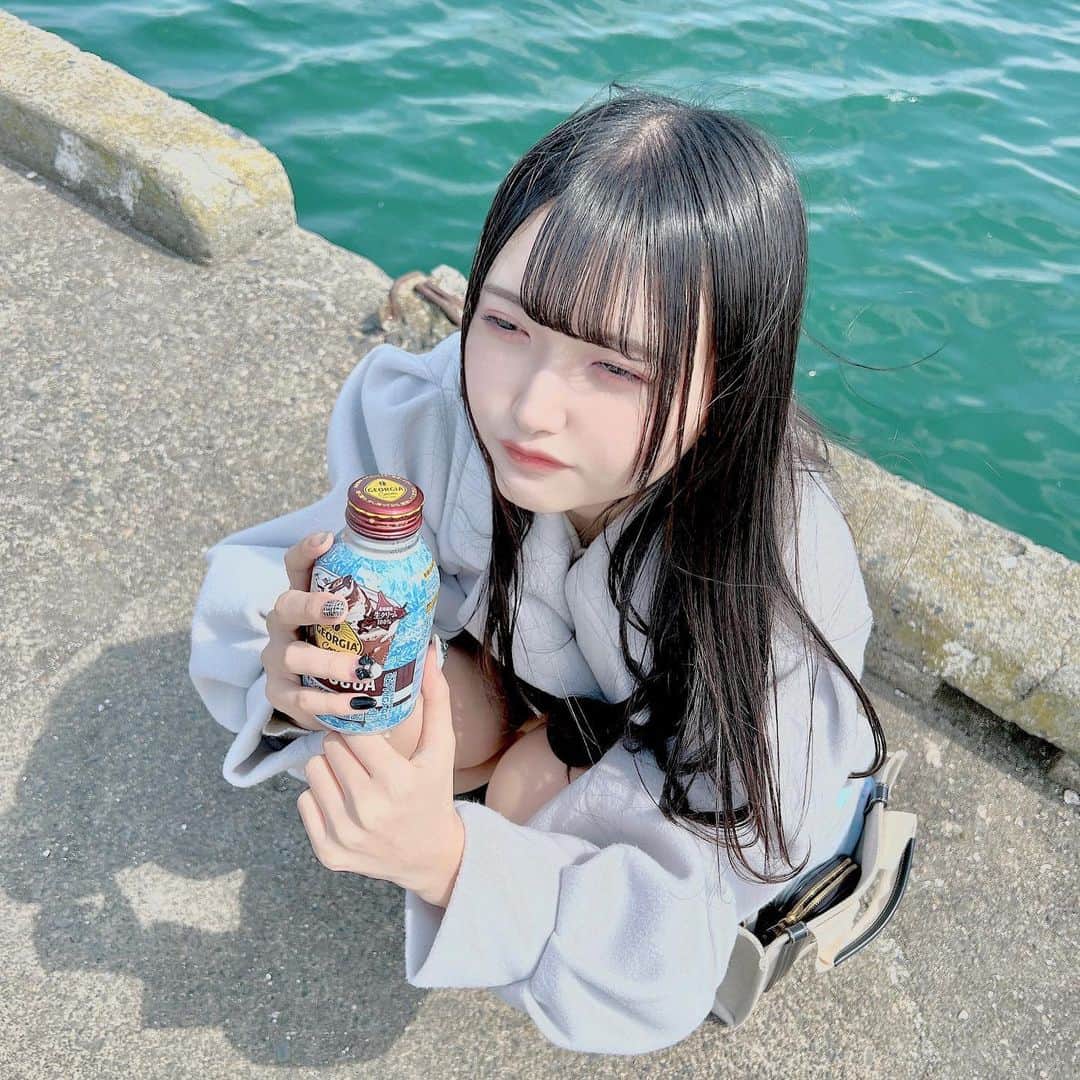 森下かのんのインスタグラム：「. 眩しくて目あかなかった日> <  ・ ・ ・   #海  #黒髪  #黒髪ロング  #黒髪ストレート #全身コーデ  #grl  #grlコーデ #海コーデ  #水色コーデ #自撮り界隈  #自撮り女子 #いいね返し #오오티디 #followme」