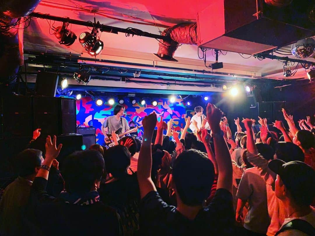 渡邊忍さんのインスタグラム写真 - (渡邊忍Instagram)「ASPARAGUS 20th Anniv. ONEMAN SHOW FINAL！ 【Green or White】 in 心斎橋Live House Pangea 20周年ツアーファイナル、無事にブッ決められました！ ツアー各所お祝いしてくれたみんな、 とってもありがとう！ これからもご贔屓に🤪🤲💫 #ASPARAGUS20th #大雨のあとに見られる現象」4月22日 23時02分 - watanabeshinobu