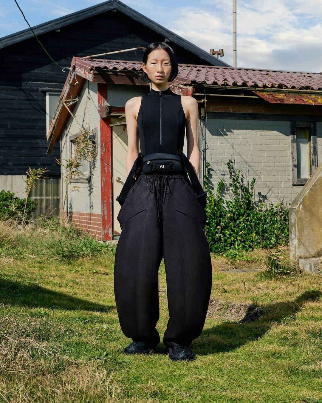 ワイスリーさんのインスタグラム写真 - (ワイスリーInstagram)「@adidasy3 Chapter 2.  Street style meets Aotsuka, Ibaraki.  Photography: Shoichi Aoki @aoki_street.1985 Creative direction: @reidjamie Styling: @robbiespencer  Available now at adidas.com/y-3, on CONFIRMED, in store and through select retailers.  #adidas #Y3 #YohjiYamamoto」4月22日 23時01分 - adidasy3