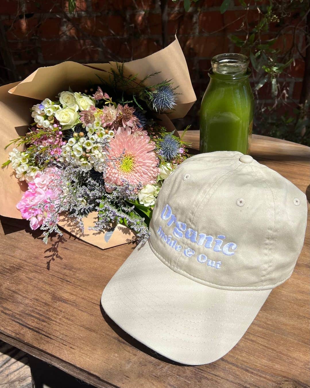 KORA Organicsさんのインスタグラム写真 - (KORA OrganicsInstagram)「Happy Earth Day 🌿 We’re celebrating with a limited-edition, 100% organic cotton hat as a reminder that organics are better for the planet. For every cap purchased, we’re donating net proceeds to @organicfarmingresearch.   Did you know? Organic farming involves less pollution, less soil erosion and less energy than non-organic harvesting practices (and that’s just the start). Visit our #linkinbio to learn more.  #organicinsideandout #earthday」4月22日 23時01分 - koraorganics
