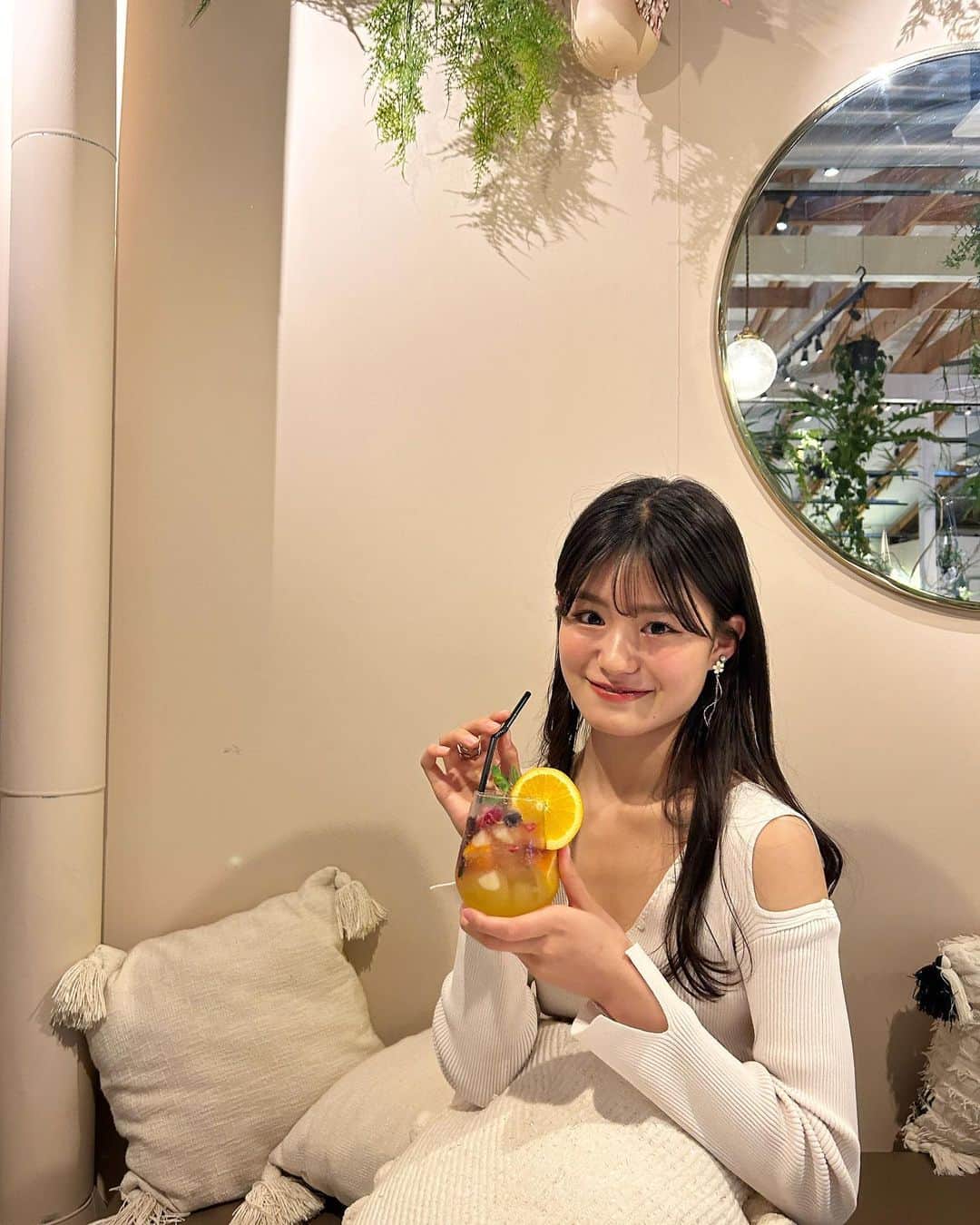 平日菜向のインスタグラム：「🍊🤍🤍」