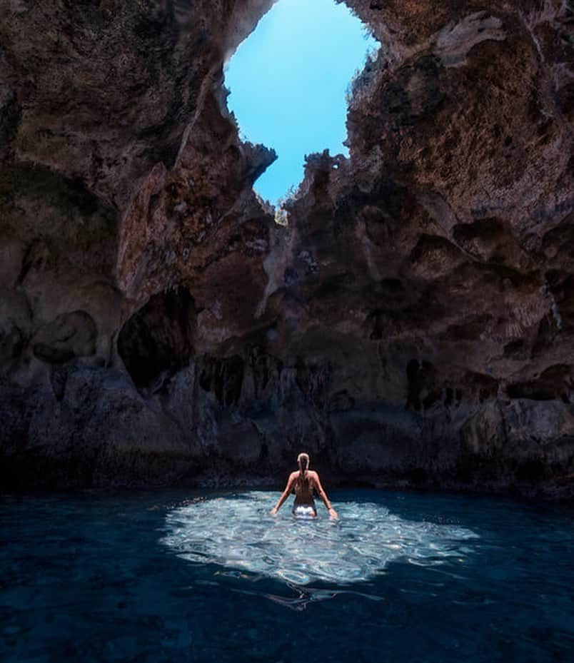 サシャ・カリスさんのインスタグラム写真 - (サシャ・カリスInstagram)「Happy #earthday to my beautiful, beautiful home 🌎  To the never ending adventures our beautiful world has to offer 🥂 #earthday2023  🗺 Parks @bahamasnationaltrust  Photographers: 📸 @elenakalis & @andremusgrove」4月22日 23時08分 - _bahamasgirl_