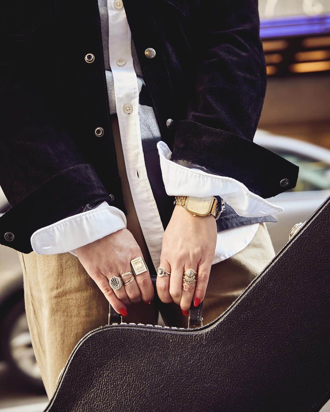 トッドスナイダーさんのインスタグラム写真 - (トッドスナイダーInstagram)「Meet Shonda, GM of our Rockefeller Center store, who has a style she makes uniquely her own.  Shonda wears the Italian Suede Suede Dylan Jacket, Relaxed Selvedge Chino and our TS X Savant Studios “Lady Day” Oxford.  #TeamTS」4月22日 23時14分 - toddsnyderny