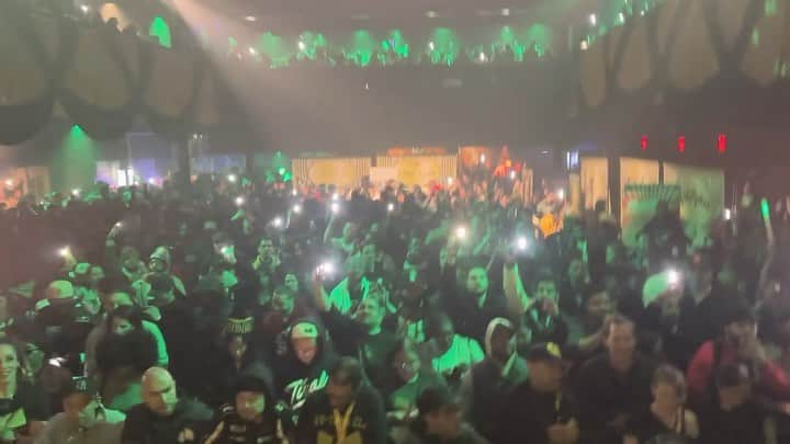 ファンクマスター・フレックスのインスタグラム：「SOLD OUT! (MEMBERS ONLY) 4,000 DEEP! @empireclubnyc DO YOU MISS DMX? DID U MISS THE EMPIRE CLUB MOVIE? DID YOU MISS FUNKFLEX IN THE SET? DID U MISS REDMAN / METHOD MAN? @iamdjmu (vid)」