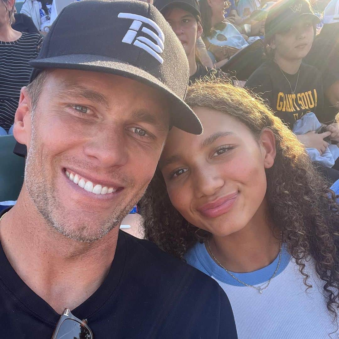 トム・ブレイディのインスタグラム：「Night at the park. Big W! @uclasoftball!」