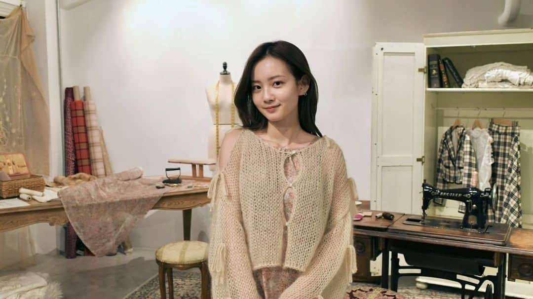 青山舞莉のインスタグラム：「@deicy_official   先日展示会いってきました🤍 最近写真撮る機会なさすぎて久しぶりに撮った気がする🥺 可愛いお洋服テンションあがりました〜  #deicy  #deicy_style #デイシー」