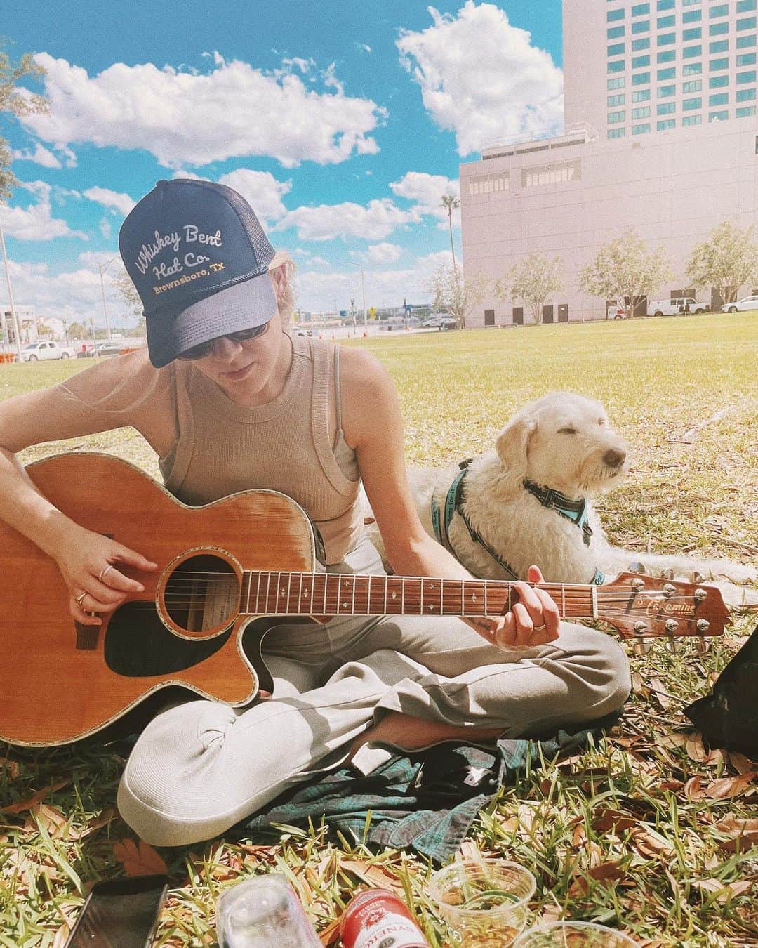 Kelsea Balleriniのインスタグラム：「as kenny says, “ITS A SIP OF WINE ITS SUMMERTIME !!!”」