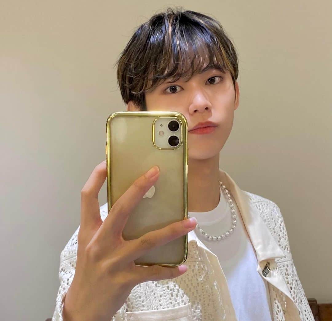 HARUKIさんのインスタグラム写真 - (HARUKIInstagram)「絶賛髪型迷走中。 どれが良い？」4月22日 23時25分 - iwaoharuki_official