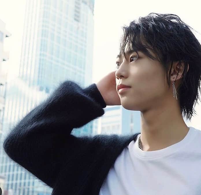 HARUKIさんのインスタグラム写真 - (HARUKIInstagram)「絶賛髪型迷走中。 どれが良い？」4月22日 23時25分 - iwaoharuki_official