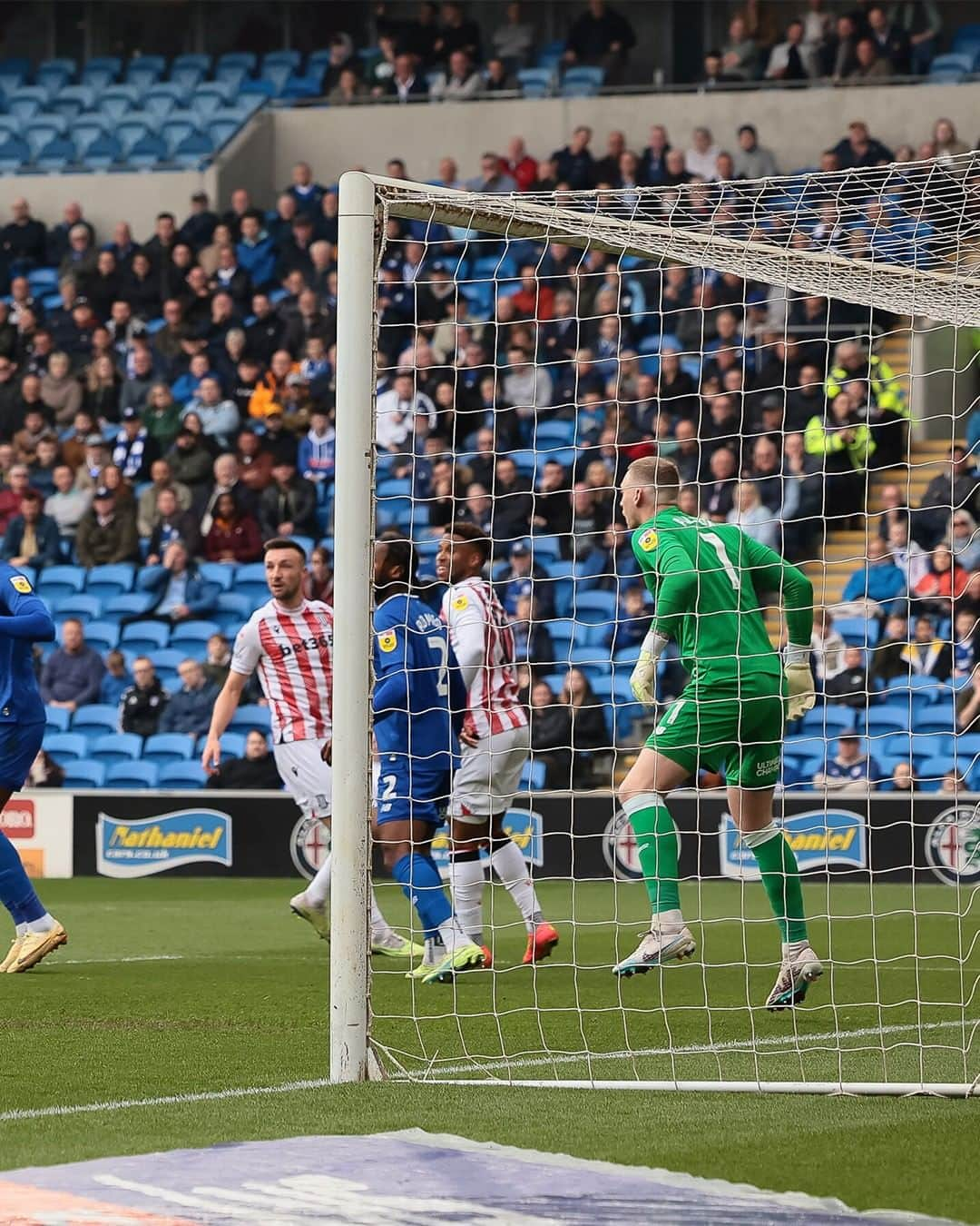 ストーク・シティFCさんのインスタグラム写真 - (ストーク・シティFCInstagram)「Into an early lead, but pegged pack in South Wales.  #StokeCity #SCFC #EFLChampionship」4月22日 23時37分 - stokecity