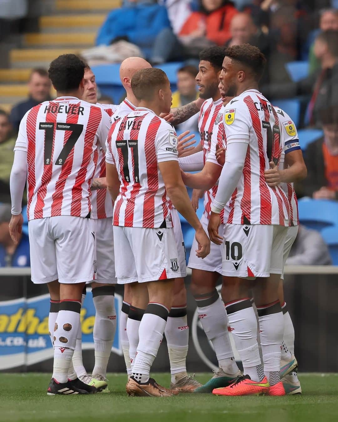 ストーク・シティFCさんのインスタグラム写真 - (ストーク・シティFCInstagram)「Into an early lead, but pegged pack in South Wales.  #StokeCity #SCFC #EFLChampionship」4月22日 23時37分 - stokecity