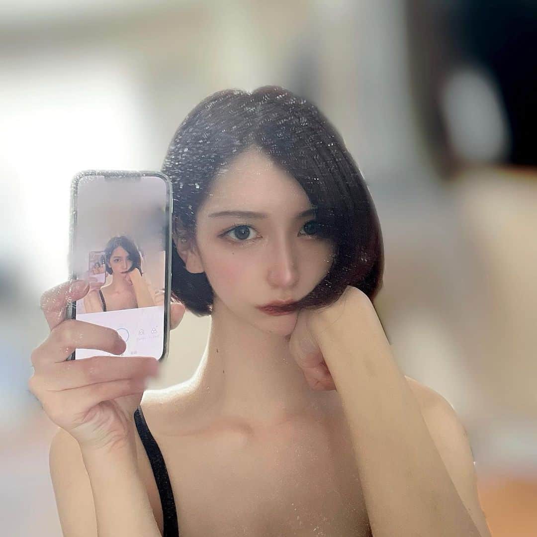 帆乃花のインスタグラム：「この撮り方めちゃ盛れて「🎶」ですが鏡があまりにも汚すぎる」