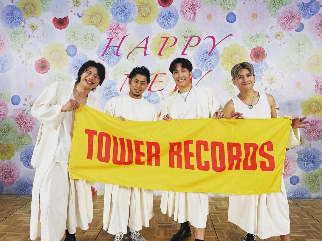 斬波さんのインスタグラム写真 - (斬波Instagram)「【ZANPA】のリリースイベントでアリオ川口へ行ってきました🌊 これから、いろんなところでZANPAを歌って、たくさんの人に笑顔と元気を届けに行きます。 日本に笑顔を！ #斬波  #zanpa」4月22日 23時34分 - zanpa_blog