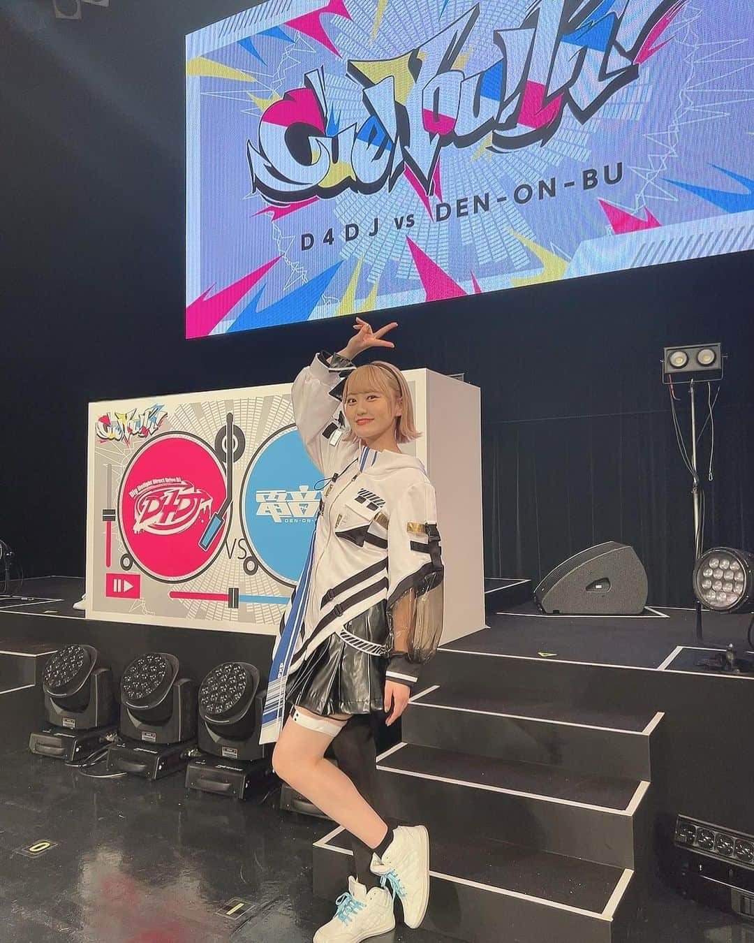 高木美佑のインスタグラム：「🪩🪩🪩  Cue! You! In! 〜D4DJ vs 電⾳部〜 ありがとうございました🥳  電音部さんの楽曲も交えつつ 楽しくDJさせてもらいました〜！！🕺 パフォーマンスは派手に！繋ぎは繊細に！がモットーです🎧 ぜひ感想教えてねっ💗  コンテンツの垣根を越えて みんーなで盛り上がって最高に楽しかったなっ🌟  リハの時も有紗ちゃんとれなぽんと みんなのリハ見ながらずっと暴れてたのも楽しかった🥳笑  また合同イベントやれますように〜！！！！  #D4DJ #電音部 #キューユーイン #ピキピキ #犬寄しのぶ 役 #高木美佑」