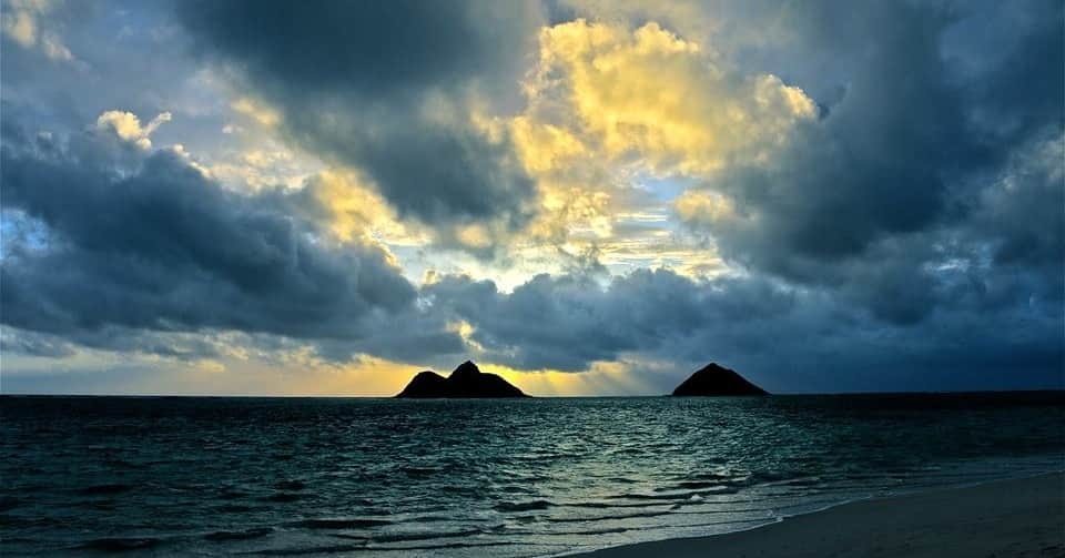 Lanikai Bath and Bodyさんのインスタグラム写真 - (Lanikai Bath and BodyInstagram)「Today is Earth Day. Let's all take a moment today to appreciate the beauty of our planet and commit to making positive changes to protect it for generations to come. Sharing some  of our favorite photos of our amazing place we live and love.   #EarthDay #Sustainability #GoGreen #LANIKAIBathAndBody #NaturalBeauty  #EcoBeauty」4月22日 23時49分 - lanikaibathandbody