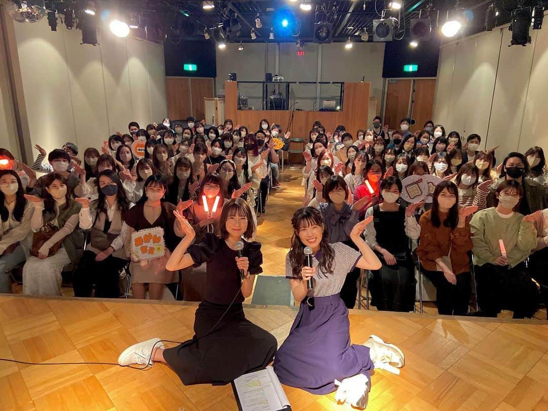 田中みかんのインスタグラム：「今日はイベントありがとうございましたー！☺️ 声出しイベ楽しすぎたー😭 ほんと声聞いた時うるっとした…！  画像は見切れた子ごめんね… 会場狭くて？なのか見切れてしまってる🥲 動画はわりとうつってる！  遠くから来てくれた人も、 朝ヘアメイク可愛くして来てた子も、 みんなにありがとう（ ; ; ）♡⃛ また絶対やるね！！！！！ 詳しい話は動画でするね💓 とりあえず投稿👀   #みかんちゅ部  #田中みかん  #愛すべきエケのくりえいたあ日記」
