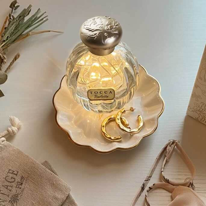 トッカのインスタグラム：「Happy Earth Day, everyone! It's a perfect day to share a few of our favorite ways to reuse or "upcycle" your empty perfume bottles and candles.🌿⁠ ⁠ 🤍 Perfume bottles: feed a strand of fairy lights into your empty bottle to create a simple yet stunning light for your vanity or bedside table.⁠ 🤍 Candle vessels: use them as holders for a number of items such as candy, hair ties, makeup brushes, and more!⁠ ⁠ #TOCCA #LoveYourself ⁠ _⁠ #TOCCAbeauty #TOCCAperfume #TOCCAFragrance #fragrance #eaudeparfum #perfume #perfumery #finefragrance #timelessbeauty #european #handcraftedbeauty #adventure #explore #perfumelovers #beauty #clean #spring #springseason #upcycle #recycle #earthday #happyearthday #repurpose」