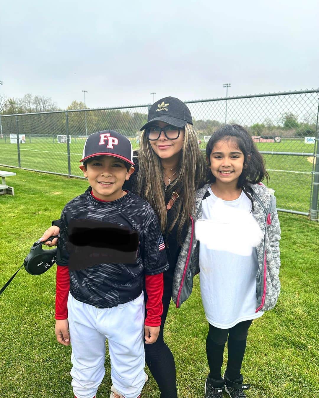 ニコール・ ポリッツィのインスタグラム：「My stars ✨⚾️🥎🧢 #sportsmawma」