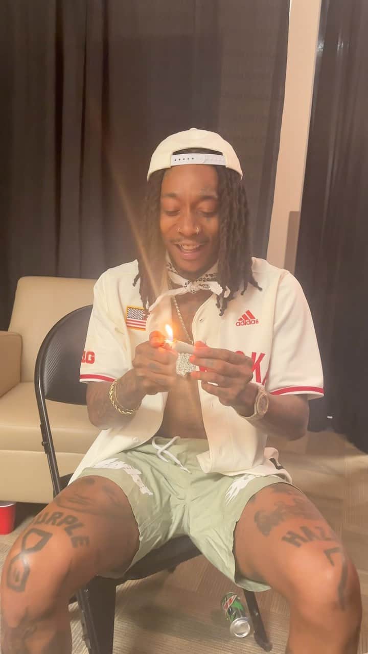 ウィズ・カリファのインスタグラム：「SOUNDS LIKE A PLAN  GOOD TRIP TOUR 🍄💜☮️🤘🏽✌🏾」