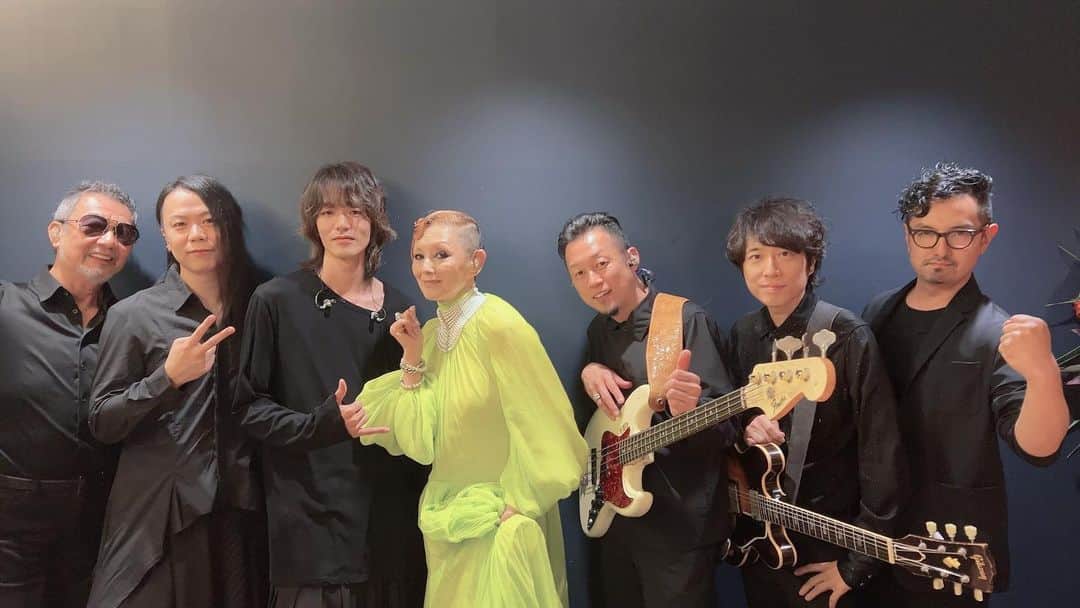 夏木マリさんのインスタグラム写真 - (夏木マリInstagram)「@bluenotetokyo  #maridemode5  #tokyojunkboogie  #music #fun  "MARI de MODE 5 Jubilee" 2daysありがとう！  Twitterにライブレポート載ってまーす🎶  楽しい2日間でした！  Yoshito Tanaka(g)  田中義人（ギター） Teppei Kawasaki(b)  川崎哲平（ベース） Yoichiro Yamauchi(ds)  山内陽一朗（ドラムス） Kaoru Inoue(key)  井上薫（キーボード） Toshitaka Shibata(p,key)  柴田敏孝（ピアノ、キーボード） Nobu Saito(per)  斉藤ノヴ（パーカッション）  セトリ M1私のすべて M2 港のマリー M3ミュージシャン M4二の腕 M5鎮静剤 M6むかし私が愛した人 M7アルコール M8 セロニアスモンク M9私は私よ M10 Cry Baby M11 60 Blues M12 おそうじオバチャン M13 スーダラ節 M14 TOKYO Standard BOOGI WOOGI ♪EC M15 Over the Rainbow M16 It don’t mean a thing」4月22日 15時31分 - mari_natsuki