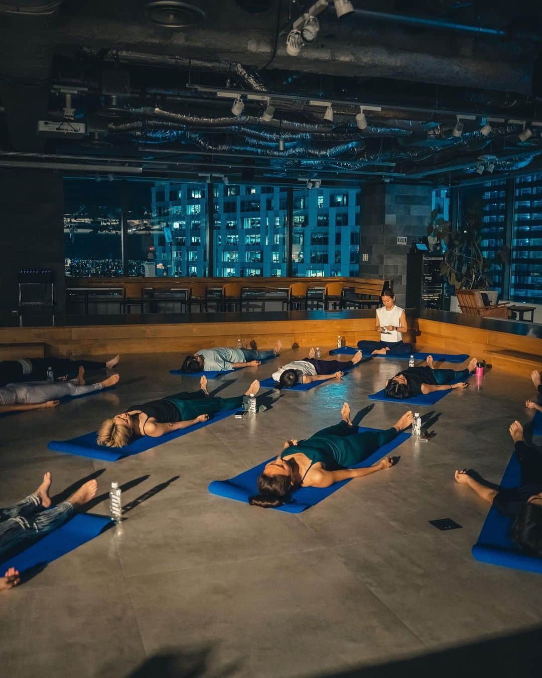 中村優さんのインスタグラム写真 - (中村優Instagram)「HEREIAM wellness club Yoga session 🧘🧘‍♀️✨🌿 @igniteliving  @miyukiiak  しっかり汗かきつつ身体が緩まる良き時間でした✨ 📸 @anemone109  #HEREIAM#yoga#ignight#sunshinejuice#minaya」4月22日 15時43分 - nkmr_yu