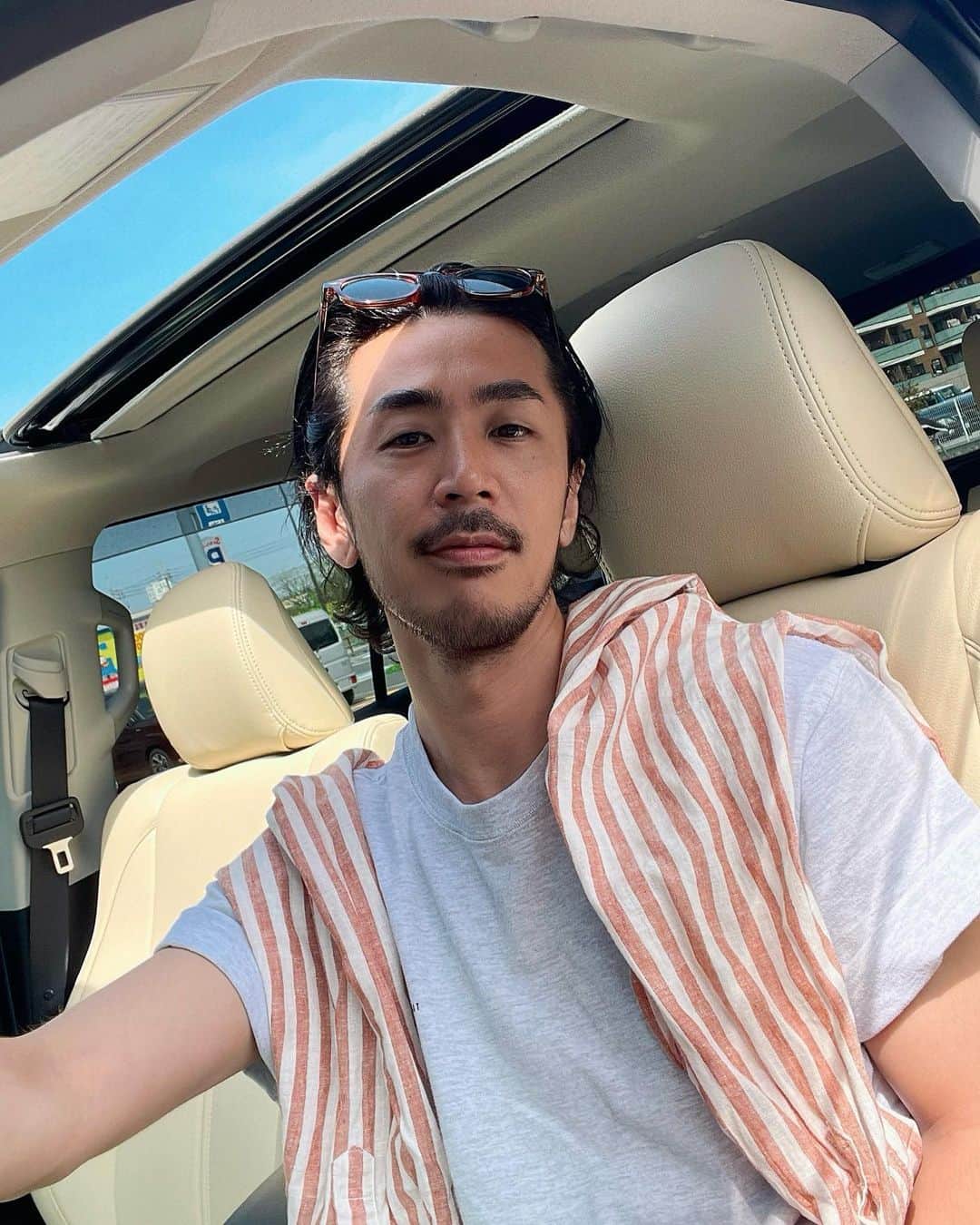 阿部大輔のインスタグラム：「温かくてTシャツとかシャツとか大好きなギアを着れる！ 夏生まれの僕はやっぱり暑い季節が一番好き。 今年は海に沢山行ける夏にする🏄‍♂️ ㅤㅤㅤㅤㅤㅤㅤㅤㅤㅤㅤ ㅤㅤㅤㅤㅤㅤㅤㅤㅤㅤ ㅤㅤㅤㅤㅤㅤㅤㅤㅤㅤ」