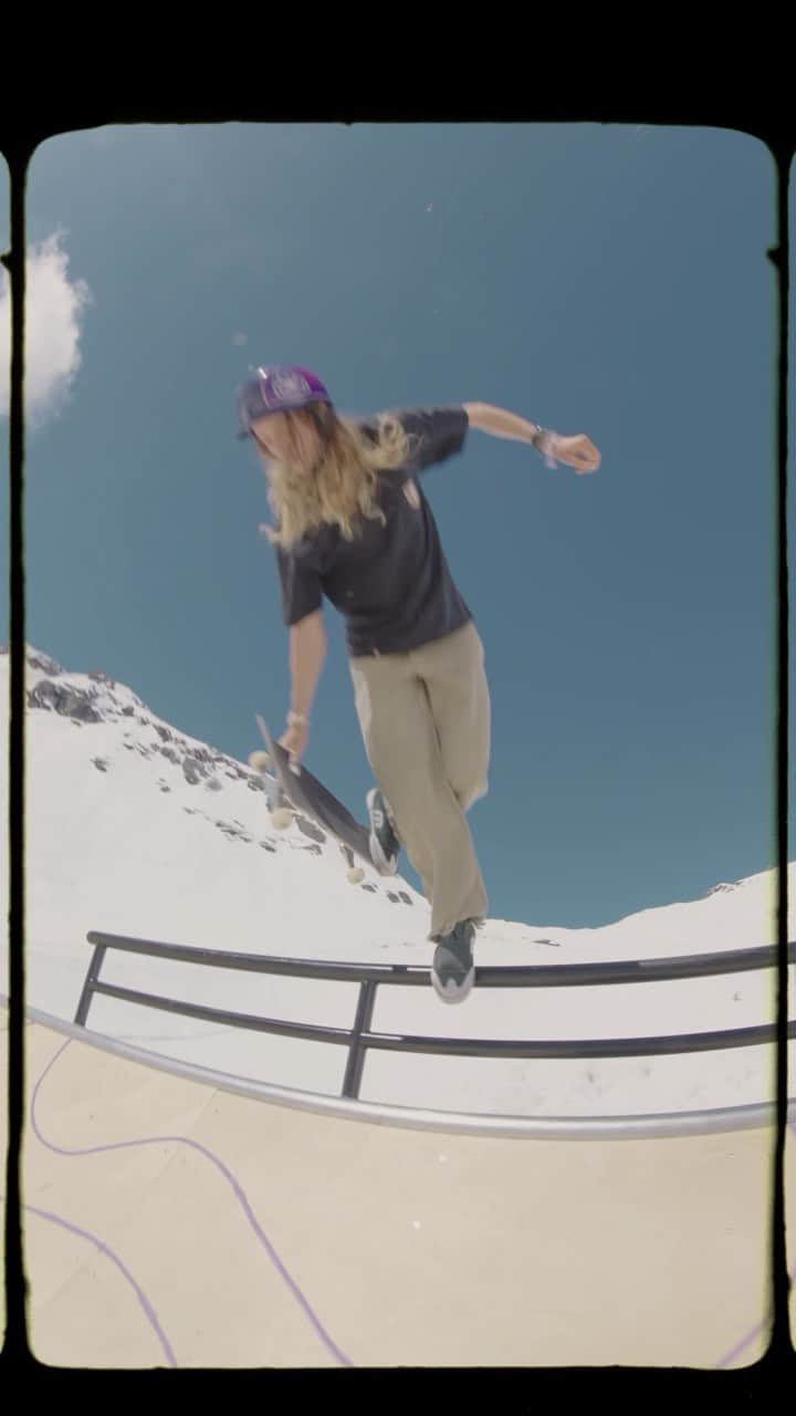 Swatchのインスタグラム：「THANK YOU @swatch @thenines.cc !! Your Event Is Like None Other !! You wouldn’t believe the funny looks I got going up the gondola with my skateboard 🛹🚠❄️ Such an honour to be Surrounded by all of these Champions ! @swatchandsports」