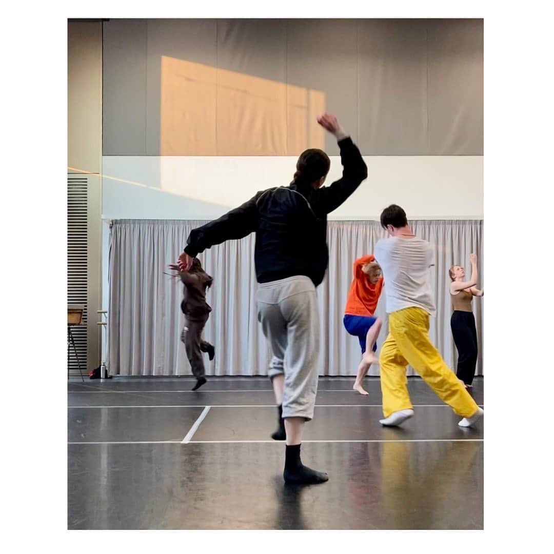 ザッキーシャリフさんのインスタグラム写真 - (ザッキーシャリフInstagram)「HELD in the belly of the MAGIC of DANCE & co-creation - ❤️‍🔥 Thank you @theplayground_rambert @georgebishopdance & the special one who invited Poppy & myself  @coralie_blamo_rose of @roadcasting  HEART IS FULL ❤️‍🔥」4月22日 16時16分 - zakeeshariff