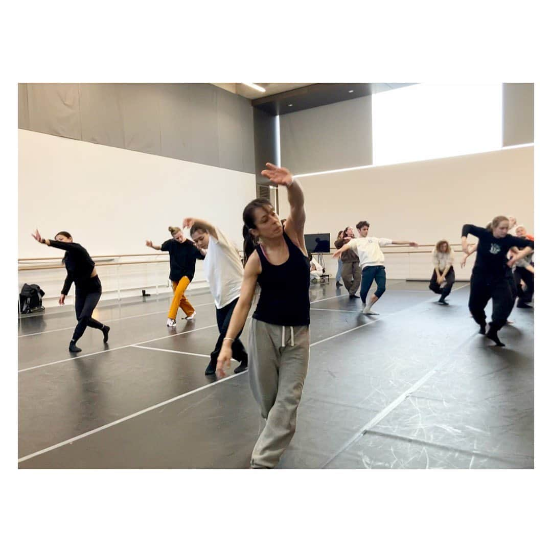 ザッキーシャリフさんのインスタグラム写真 - (ザッキーシャリフInstagram)「HELD in the belly of the MAGIC of DANCE & co-creation - ❤️‍🔥 Thank you @theplayground_rambert @georgebishopdance & the special one who invited Poppy & myself  @coralie_blamo_rose of @roadcasting  HEART IS FULL ❤️‍🔥」4月22日 16時16分 - zakeeshariff