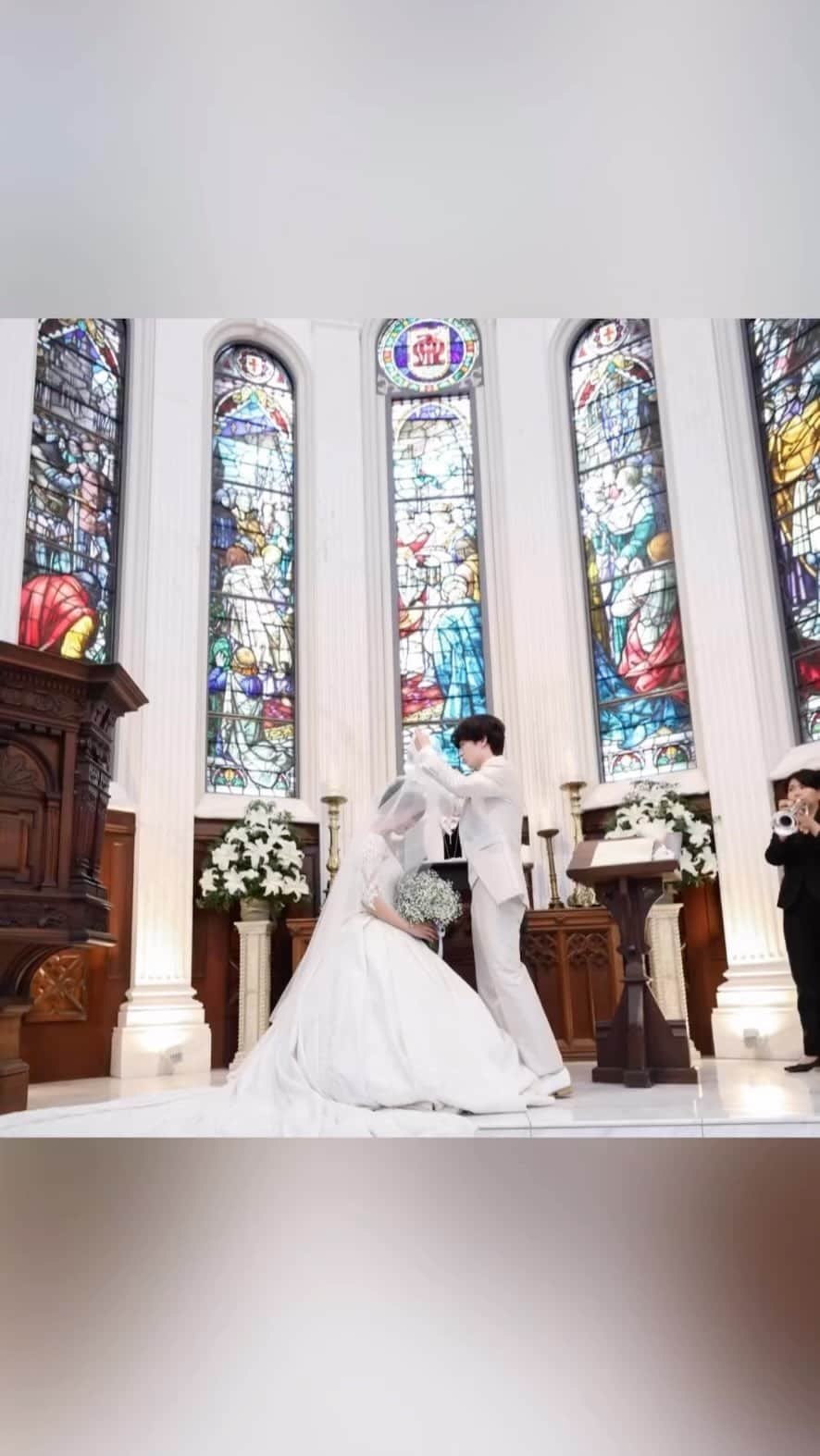 大脇有紗のインスタグラム：「. 2023/4/21 大好きな空の結婚式💍  とっても幸せそうな空を見ていてすごく嬉しくて 終始胸がいっぱいで感動しました！！  これからもたくさん幸せにしてもらってね🌸  #結婚式 #親友の結婚式」